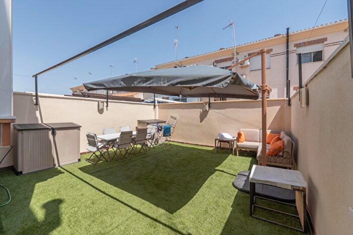 Casa en venta en Belicena, Vegas del Genil de 4 habitaciones