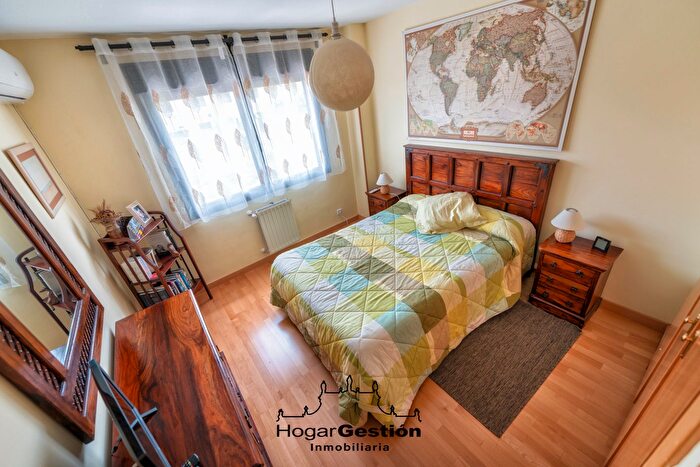 Casas en venta y pisos alquiler - 3