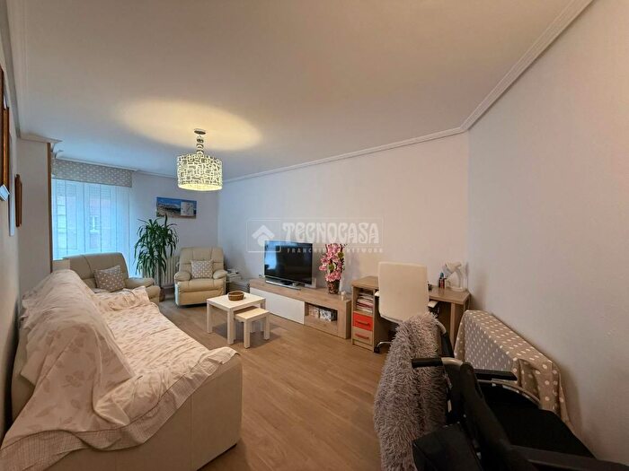Casas en venta y pisos alquiler - 3