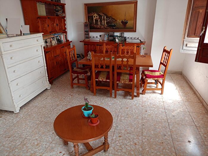 Casas en venta y pisos alquiler - 1