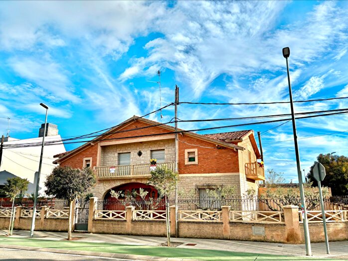 Casas en venta y pisos alquiler - 1