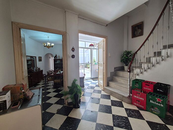 Casas en venta y pisos alquiler - 1