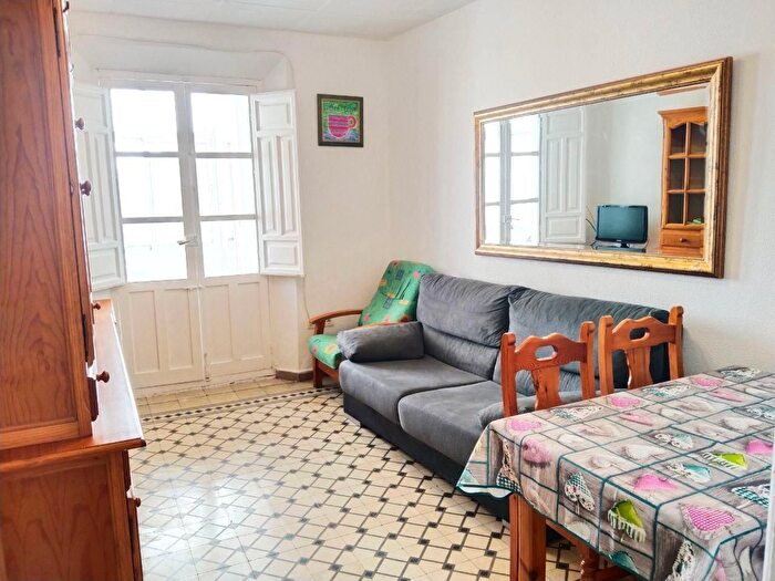 Casas en venta y pisos alquiler - 1