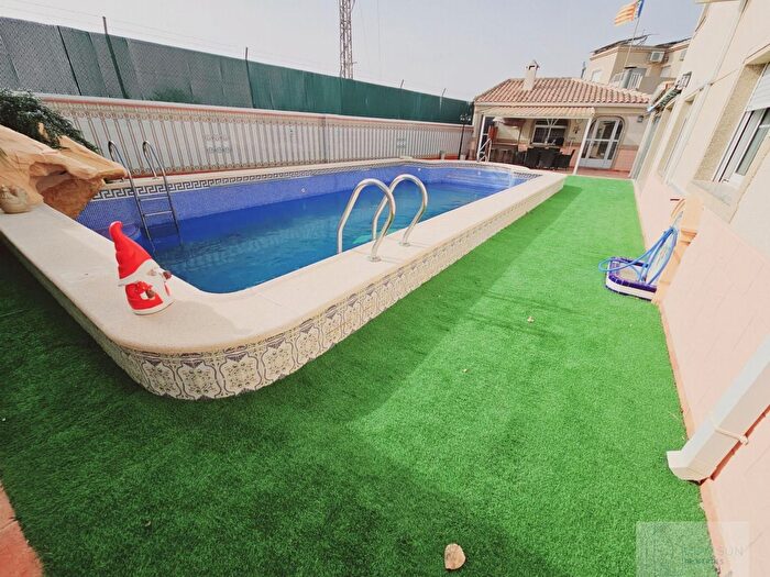 Casas en venta y pisos alquiler - 3