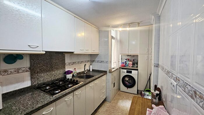 Casas en venta y pisos alquiler - 3