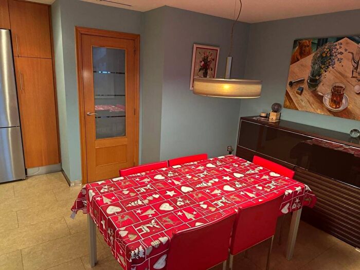 Casas en venta y pisos alquiler - 3