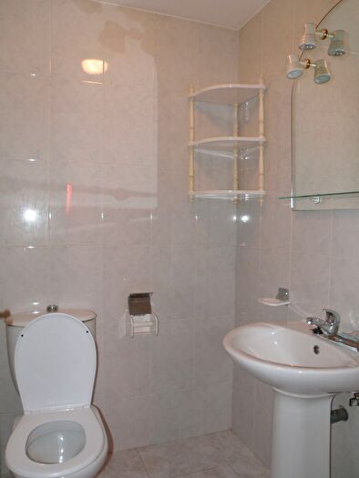 Casas en venta y pisos alquiler - 3