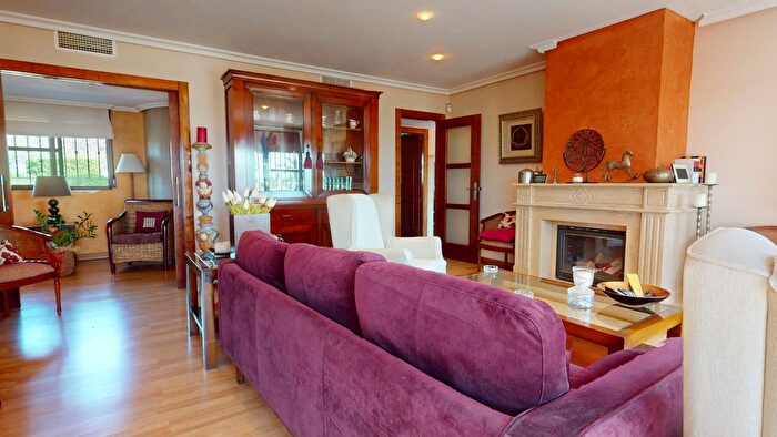 Casas en venta y pisos alquiler - 3