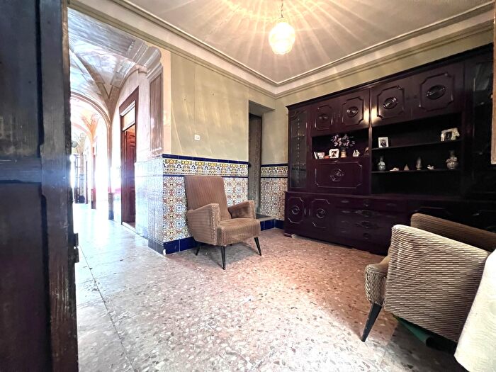 Casa en venta en Don Benito, Badajoz de 5 habitaciones