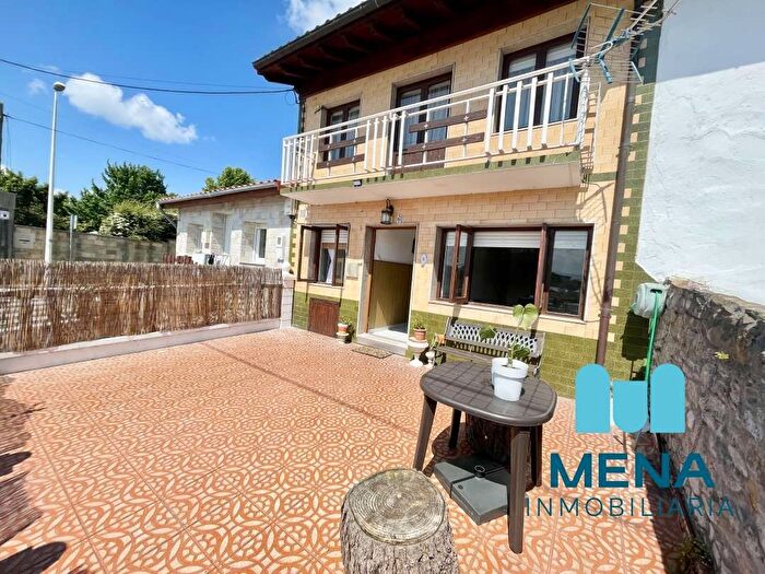 Casa en venta en Maoño Azoños, Santa Cruz de Bezana de 4 habitaciones