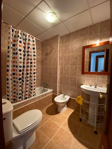 Casas en venta y pisos alquiler - 3