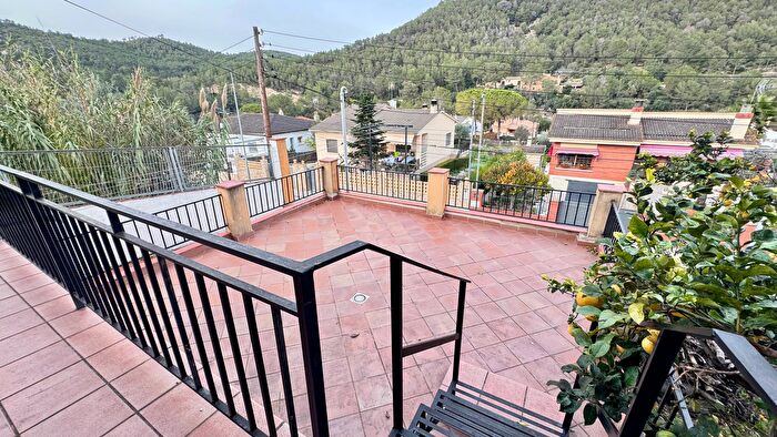 Casa en venta en Canyelles, Barcelona de 4 habitaciones