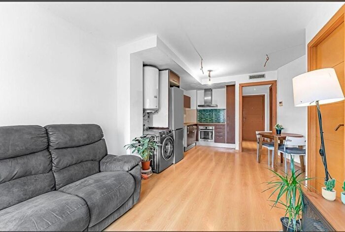Casas en venta y pisos alquiler - 2
