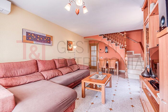 Casas en venta y pisos alquiler - 1