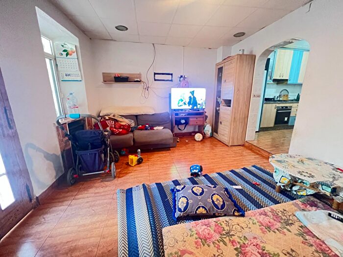 Casas en venta y pisos alquiler - 2