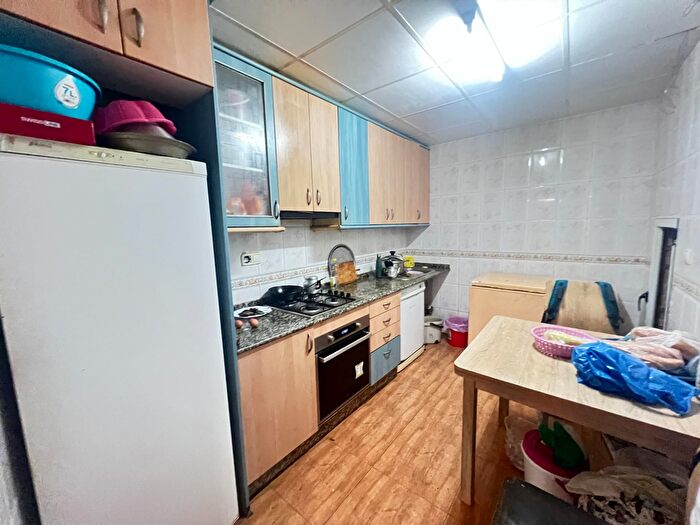 Casas en venta y pisos alquiler - 3