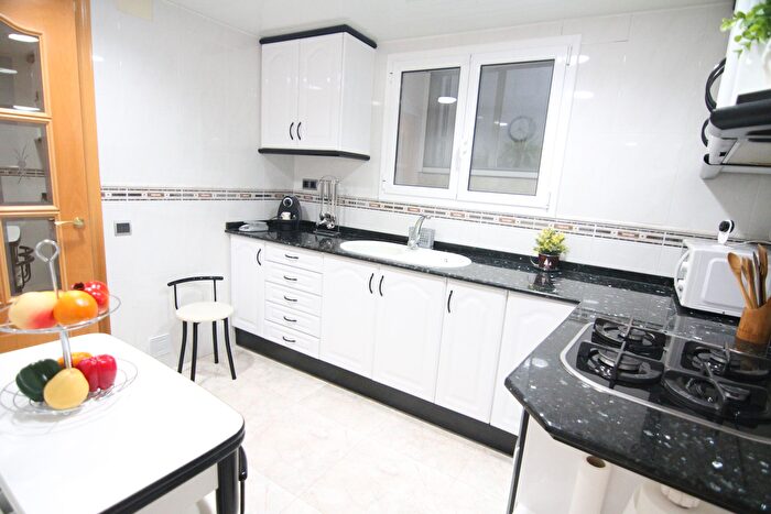 Casas en venta y pisos alquiler - 3