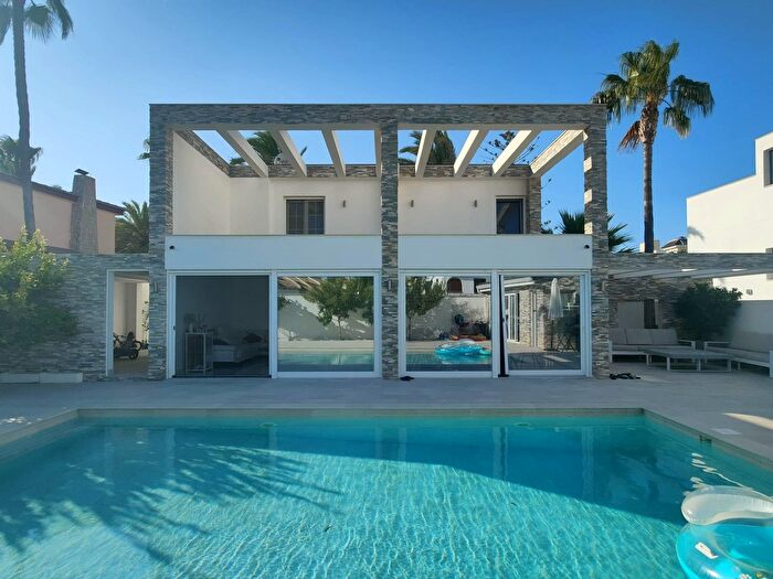 Casa en venta en Orihuela Costa, La Zenia de 4 habitaciones