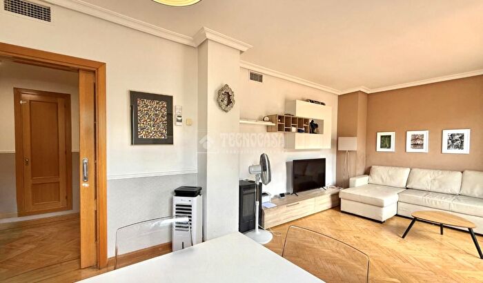Casas en venta y pisos alquiler - 3