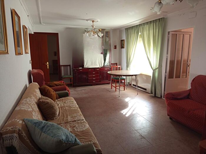 Casas en venta y pisos alquiler - 1