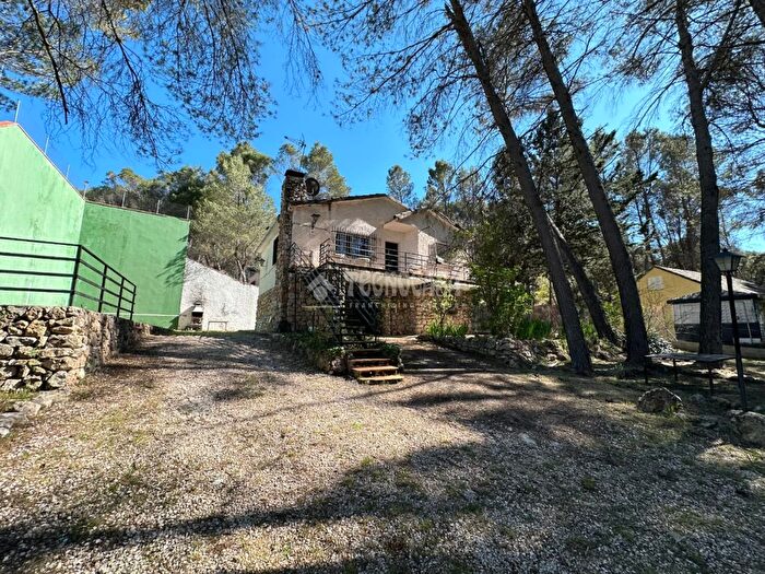 Casa en venta en Renera, Guadalajara de 3 habitaciones