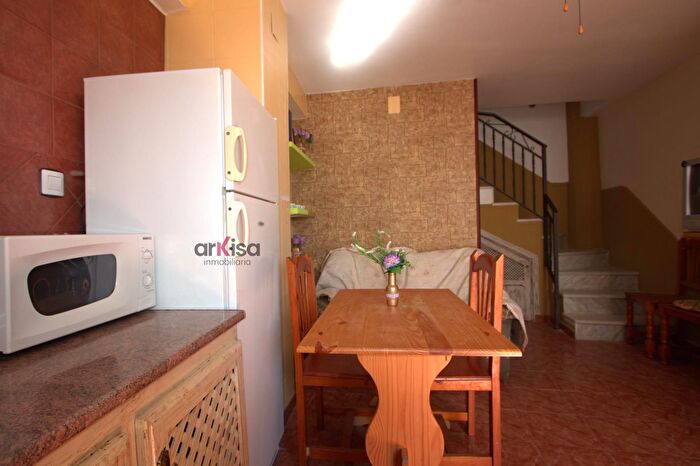 Casas en venta y pisos alquiler - 3