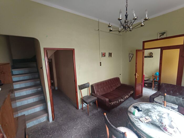 Casas en venta y pisos alquiler - 3