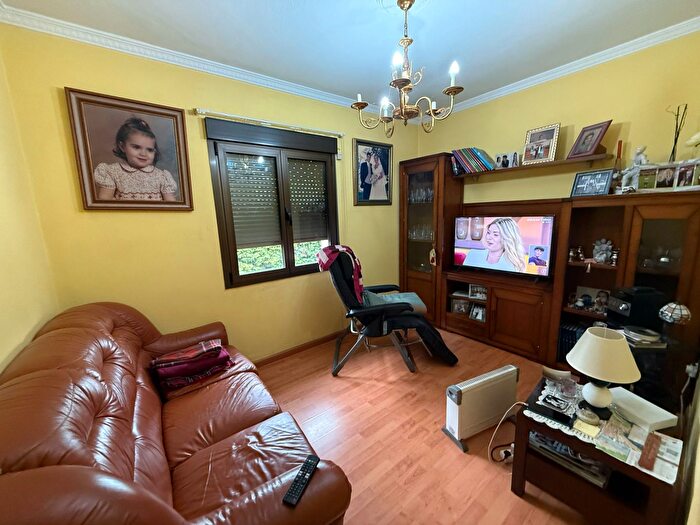 Casas en venta y pisos alquiler - 3