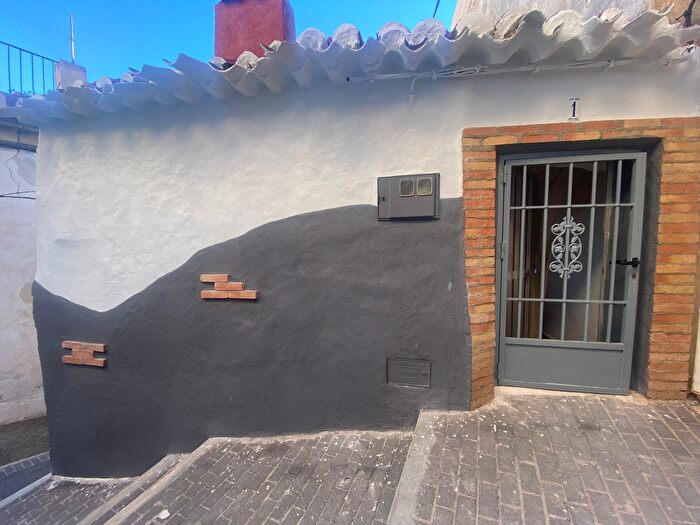Casas en venta y pisos alquiler - 1