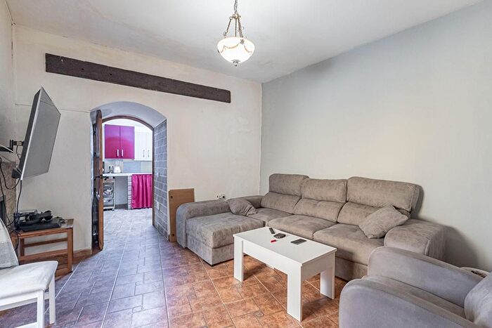 Casas en venta y pisos alquiler - 3