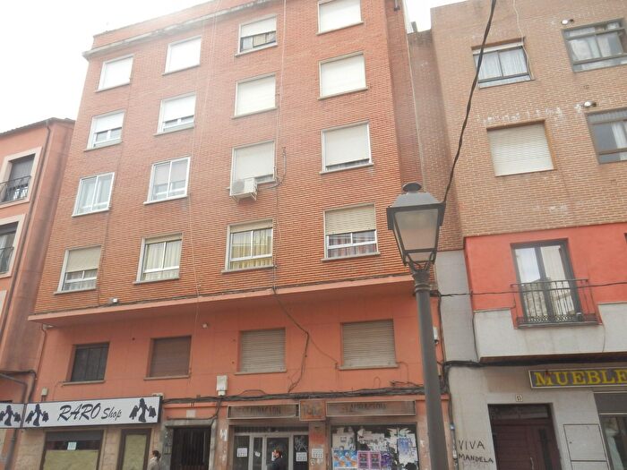 Casas en venta y pisos alquiler - 1