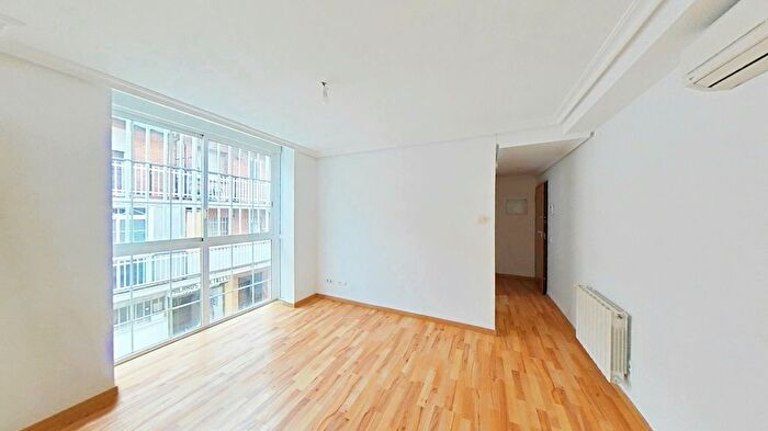 Piso en venta en Villa de Vallecas, Casco Histórico de Vallecas de 1 habitacion