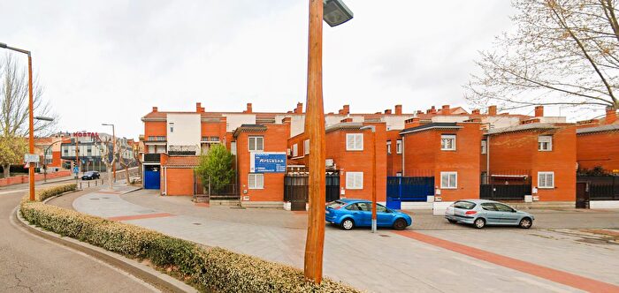 Casas en venta y pisos alquiler - 1