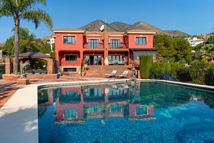 Casa en venta en Arroyo de la Miel, Benalmádena de 7 habitaciones