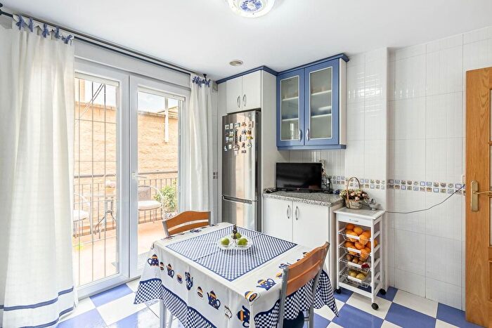 Casas en venta y pisos alquiler - 3