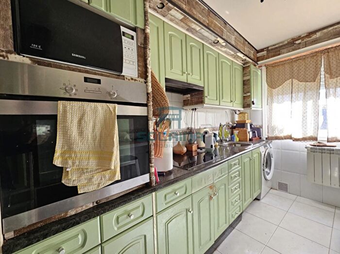 Casas en venta y pisos alquiler - 3
