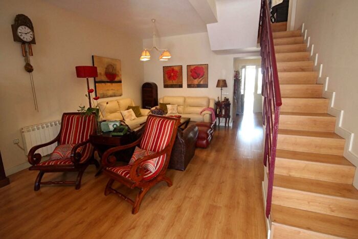Casas en venta y pisos alquiler - 3