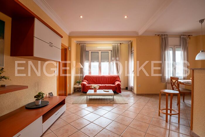 Casas en venta y pisos alquiler - 1