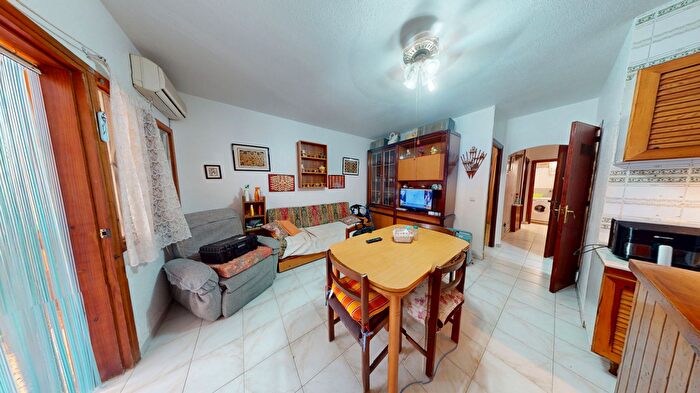 Casas en venta y pisos alquiler - 3