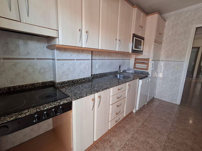 Casas en venta y pisos alquiler - 3