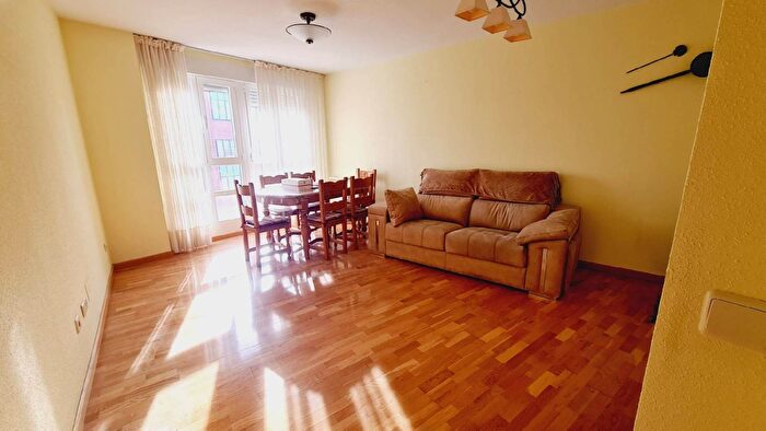 Casas en venta y pisos alquiler - 2