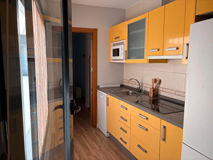 Casas en venta y pisos alquiler - 3