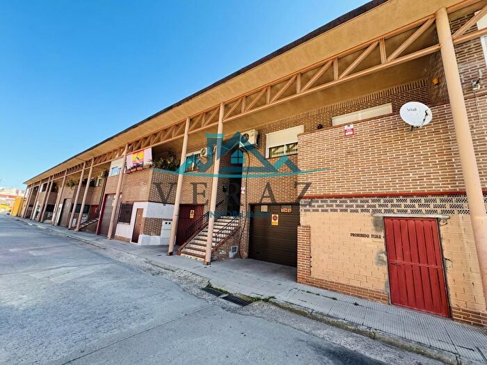 Casas en venta y pisos alquiler - 1