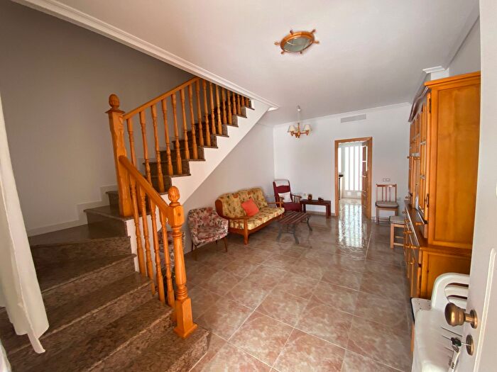 Casas en venta y pisos alquiler - 3