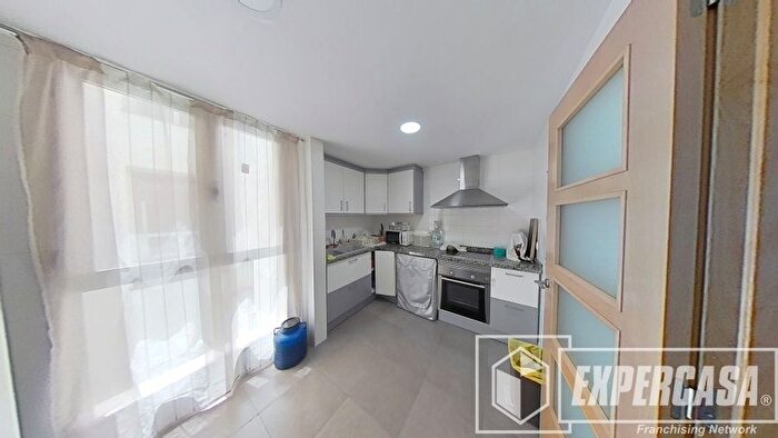 Casas en venta y pisos alquiler - 3