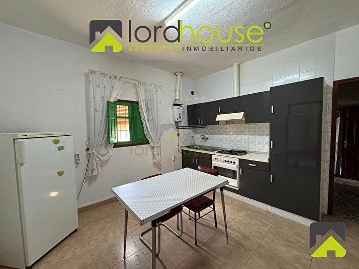 Casas en venta y pisos alquiler - 3