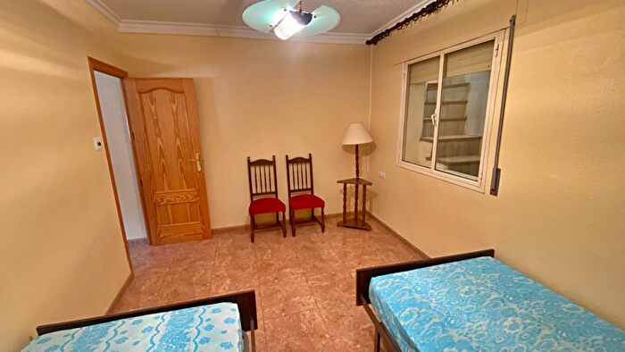 Casas en venta y pisos alquiler - 3