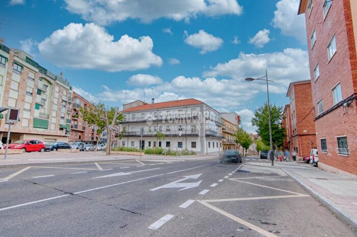 Casas en venta y pisos alquiler - 1