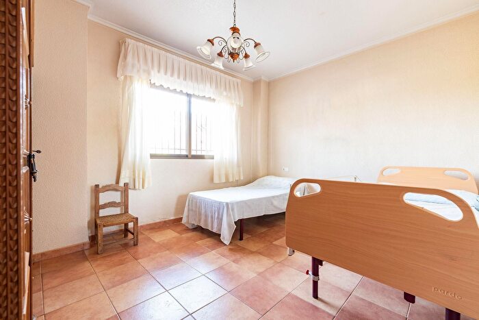 Casas en venta y pisos alquiler - 3