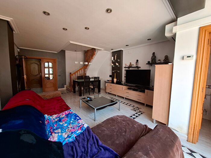 Casas en venta y pisos alquiler - 3